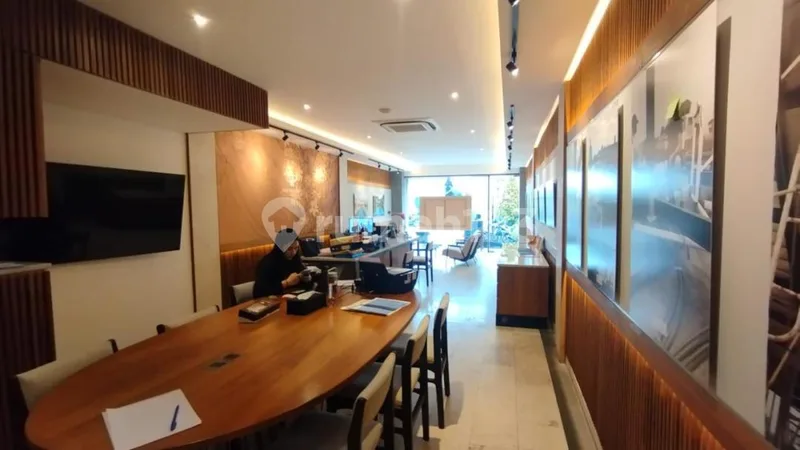 Ruko 2-Lantai Strategis di Banjar Taman, Kerobokan, Bali - Real Estate in Bali