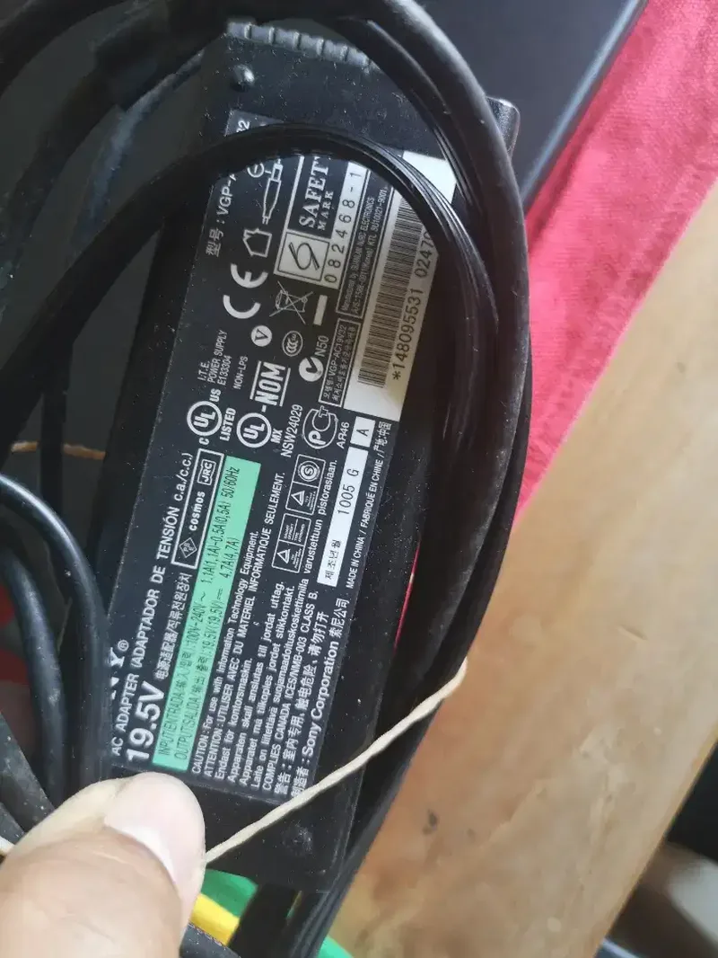 Charger laptop sony vaio original - Electronics in Bali