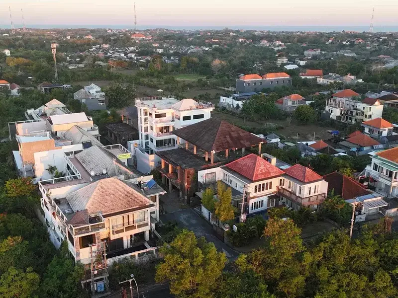 Tanah dan Bangunan Villa 3 lantai dekat GWK - Bali in Bali