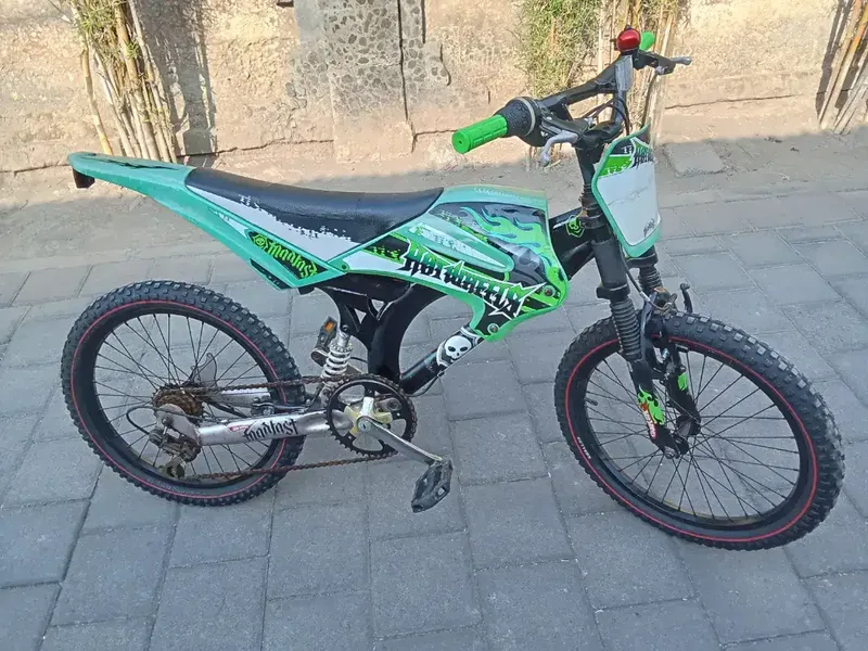 Sepeda anak WIMCYCLE TRAIL HOT WHEELS R 20 - Vehicles in Bali