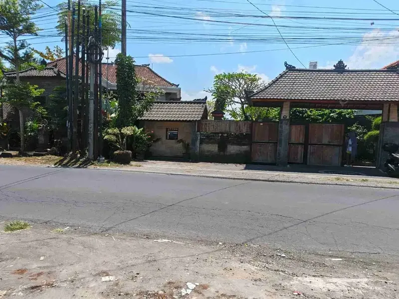 JUAL TANAH BONUS BANGUNAN VILLA DIJALAN UTAMA MUNGGU BANTAS - Bali in Bali
