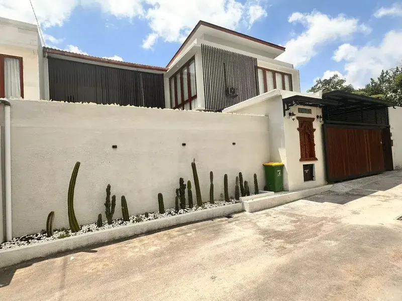 RUMAH MINIMALIS MODERN SANGAT BAGUS NYAMAN DI KAWASAN PERUMAHAN JIMBARAN - Real Estate in Bali