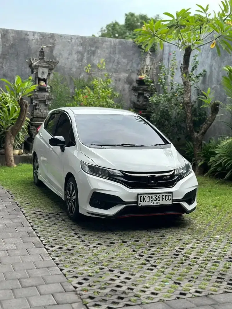 JAZZ RS 2018 FACELIFT MATIC LOW KM - Vehicles in Bali