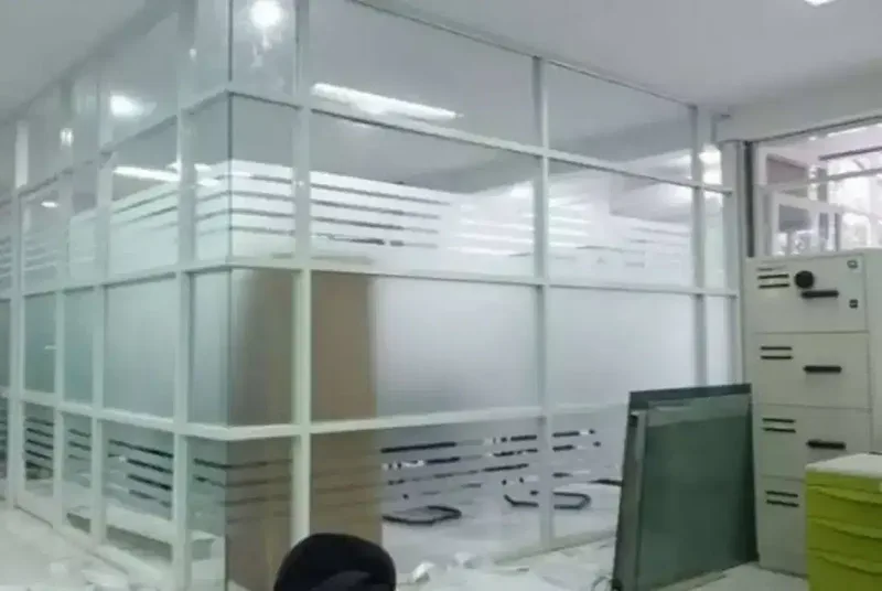Kantor nyaman dengan stiker Sanblas dan Kaca Film - Other in Bali