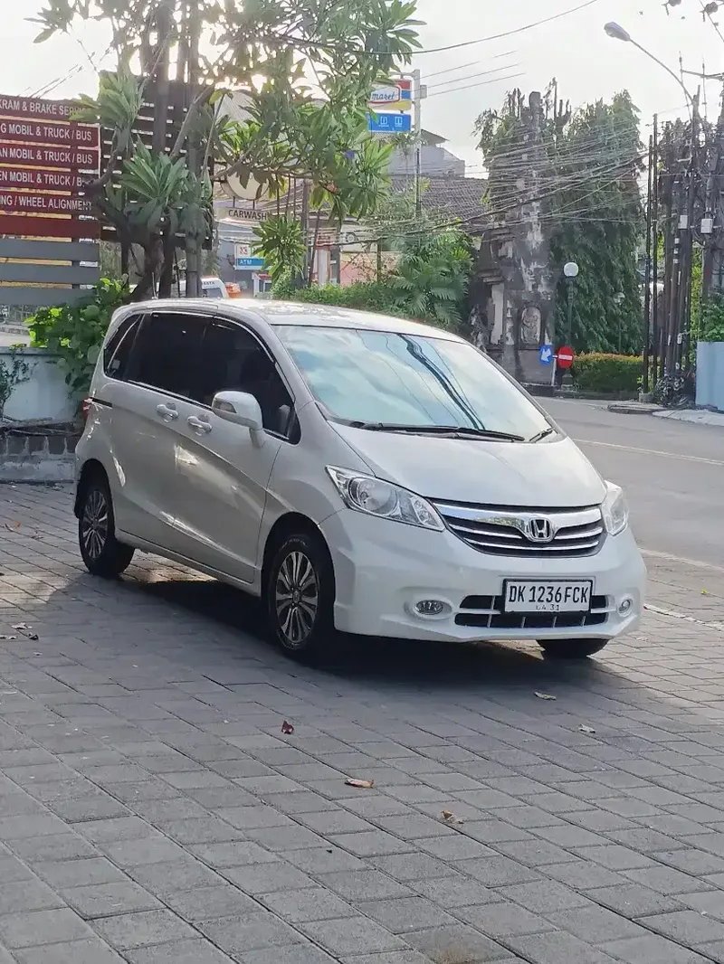 HONDA FREED PSD DOUBLE BLOWER AUTOMATIC - Vehicles in Bali