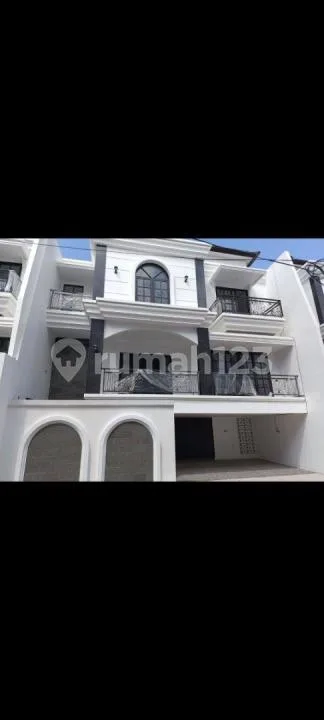 Rumah Baru 3 Lantai Panjer Denpasar Selatan - Bali in Bali