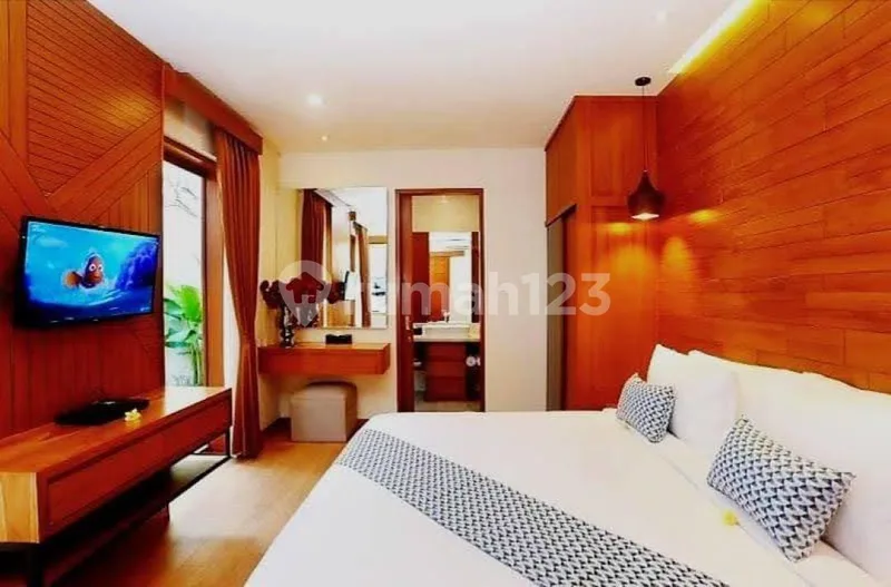 Villa 7 Unit Luas Strategis Ada Pool Lengkap Dkt Pantai di Canggu - Real Estate in Bali