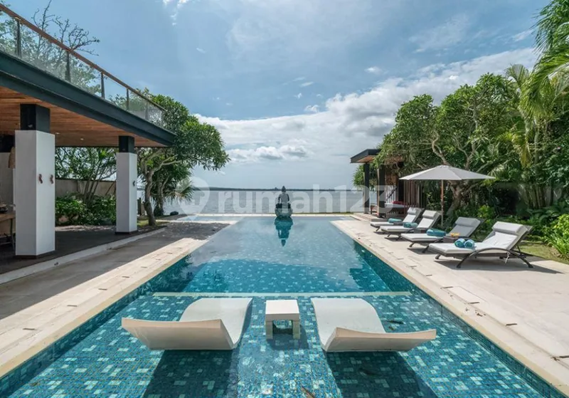 Dijual Villa Mewah Pinggir Pantai Siap Huni Berlokasi di Nusa Dua, Kuta Selatan, Bali - Real Estate in Bali