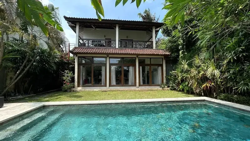 DIJUAL VILLA DEKAT CANGGU KUTA BADUNG - Real Estate in Bali