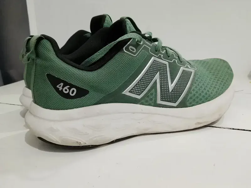 di jual Sepatu new balance ORI 100% size 43/44 - Hobbies & Sports in Bali