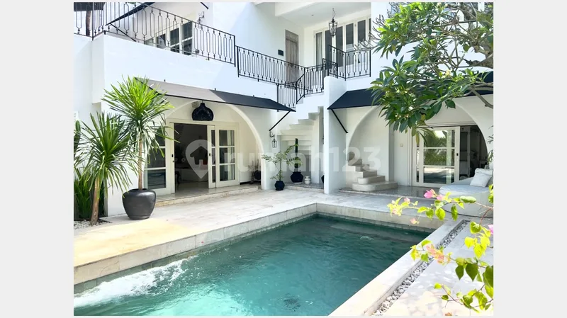 3Bedrooms Luxury Mideterranean Colonial Style Location Secure Living At Canggu - Real Estate in Bali