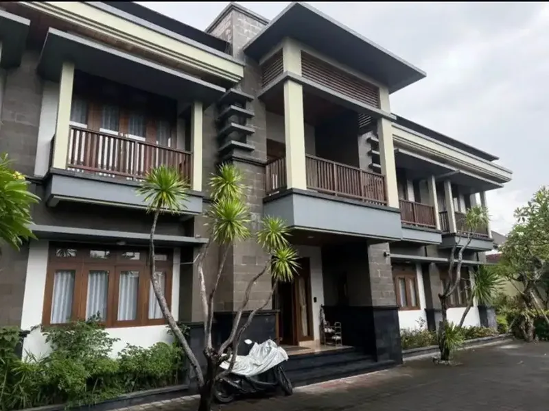 Dijual Rumah Mewah 8Kamar Kawasan Elite Moh Yamin Renon Denpasar - Bali in Bali