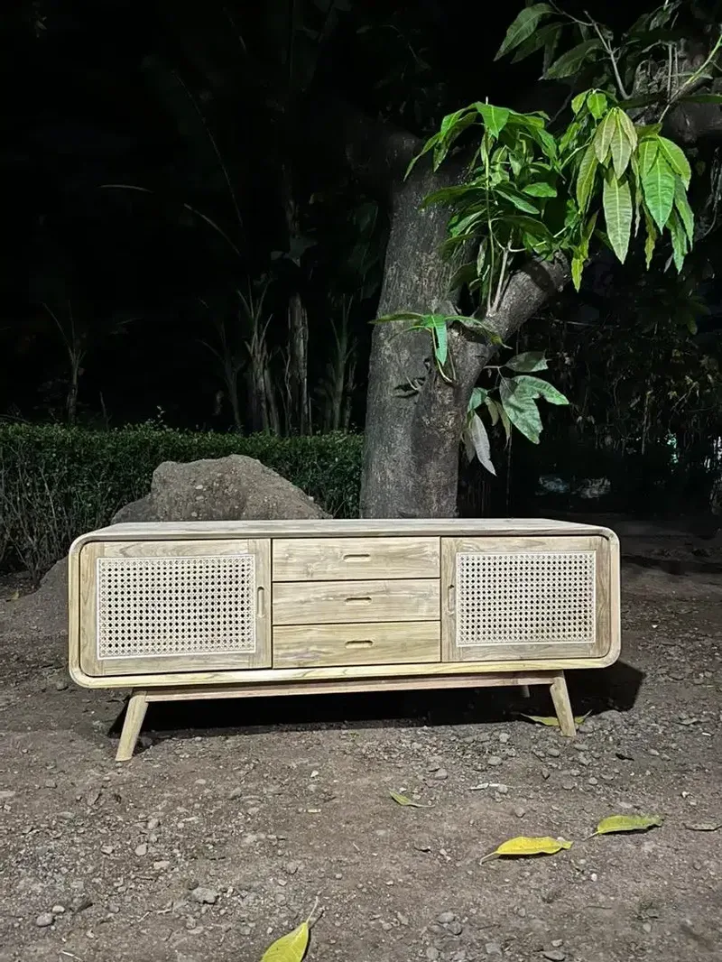 Meja tv retro jati tua - Home & Garden in Bali
