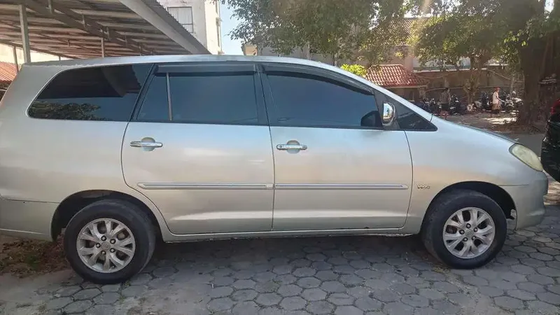 Toyota Kijang Innova 2005 Bensin - Vehicles in Bali