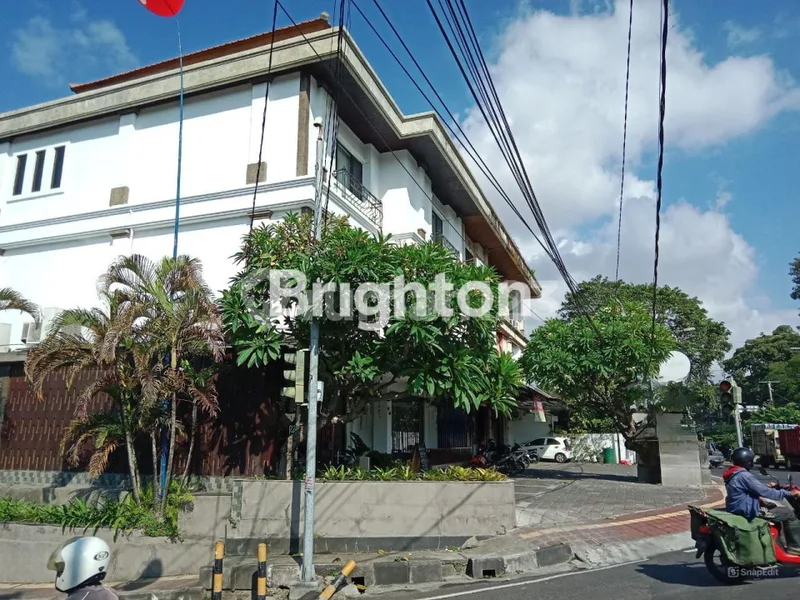 2 Ruko Gandeng Hoek Gatot Subroto Timur Penatih Denpasar - Bali in Bali