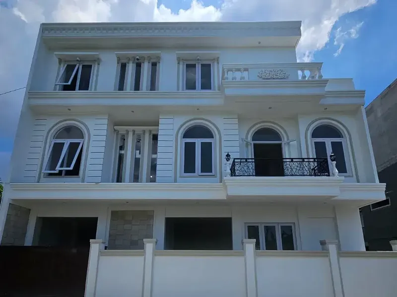 For sale Di jual rumah lantai 3 Lokasi di jl kusuma bangsa bungtomo - Real Estate in Bali