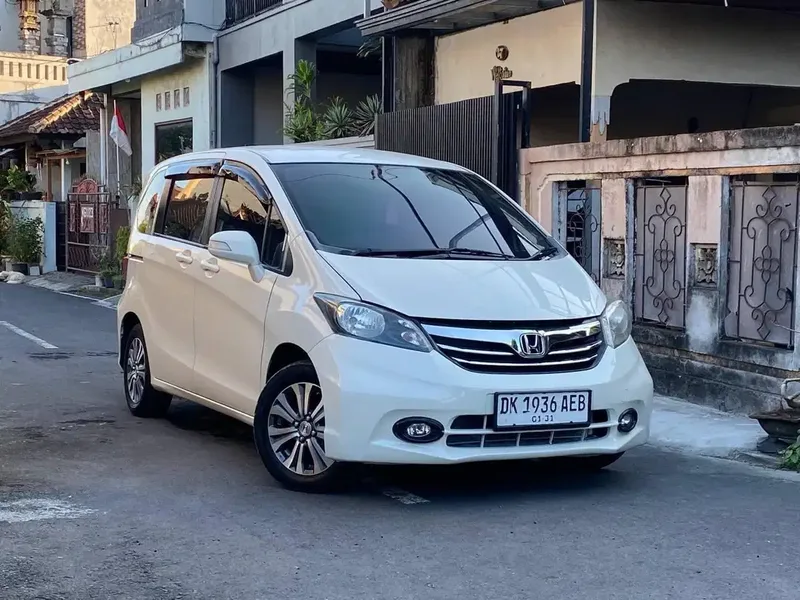 HONDA FREED PSD 2015 AT - PUTIH - Vehicles in Bali