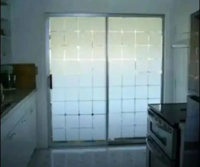 Gunakan stiker Sanblas kaca film pengganti kaca gelap ruang dapur - Home & Garden in Bali