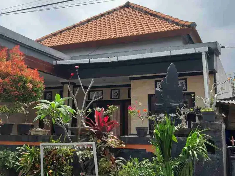 RUMAH SECOND LANTAI I KONDISI BAGUS TERAWAT DIBUDUK BADUNG BALI - Real Estate in Bali