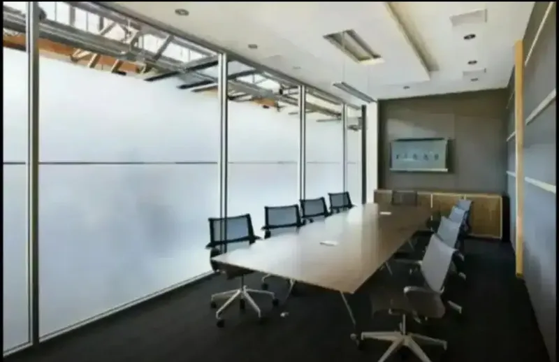 Ruangan kantor yang sukses yang dipasang stiker sanblas kaca film - Home & Garden in Bali
