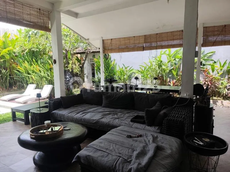 Villa 3 Kamar Lingkungan Villa Strategis Ada Pool di Seminyak - Real Estate in Bali