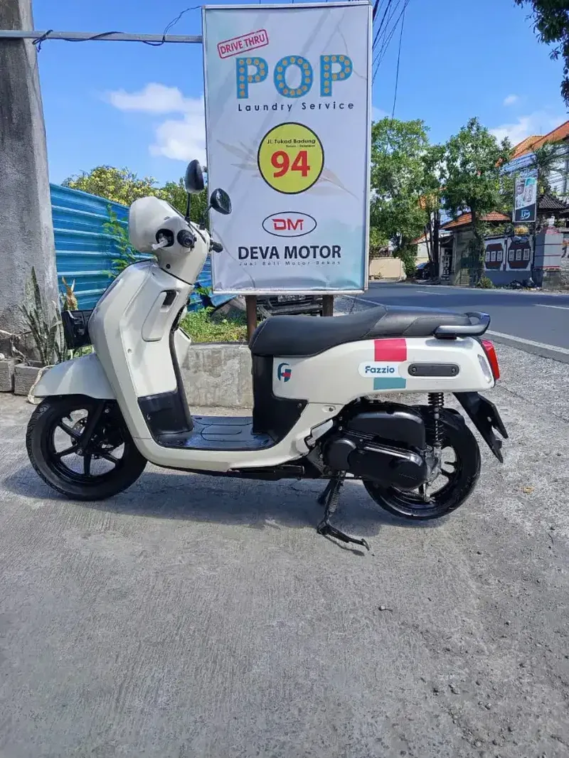 Yamaha fazzio putih Deva motor - Vehicles in Bali