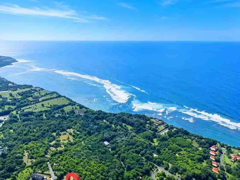 LAHAN FULL PEMANDANGAN LAUT DI BAWAH MERCUSUAR BUKIT BADUNG PANDAWA BALI - Bali in Bali