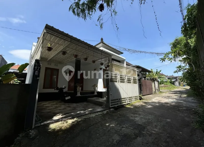 Disewakan Tahunan, Rumah Minimalis Nyaman Siap untuk Dihuni, Lokasi Jalan Raya Penarungan - Bali in Bali