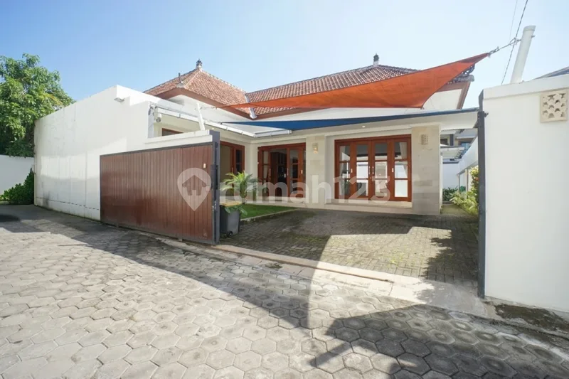 Leasehold 19 Years! 3 Bedroom Villa At Strategic Location In Sanur - Real Estate in Bali