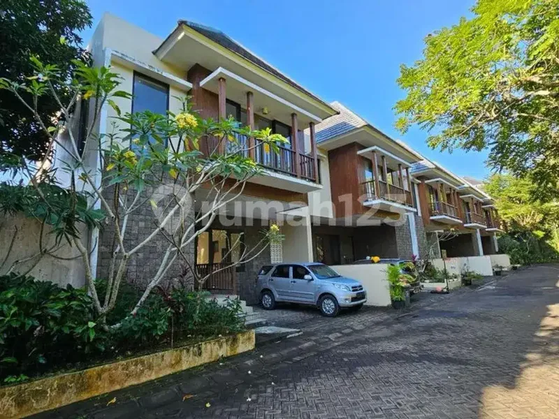 Rumah Lingkungan Expat 2 Lantai,Bebas Banjir Dekat Gwk - Bali in Bali
