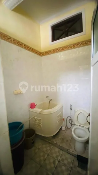 Rumah Pinggir Jalan Utama Cocok untuk Usaha, Sesetan - Denpasar - Bali in Bali