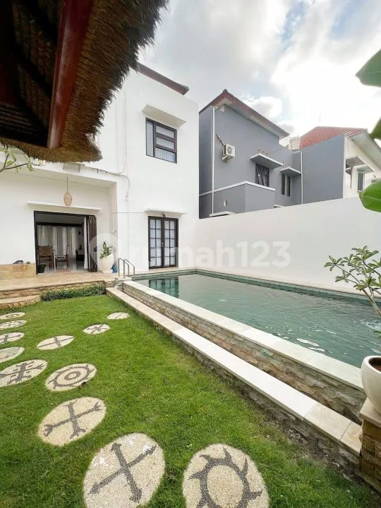 Rumah Dua Lantai Modern With Pool Dekat Gwk Jimbaran - Real Estate in Bali