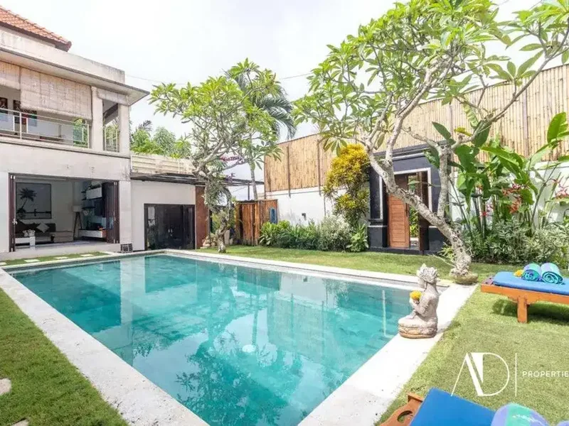 FREEHOLD 4 BR VILLA OFFERS RICE FIELD & MOUNTAIN VIEW IN PERERENAN - Real Estate in Bali