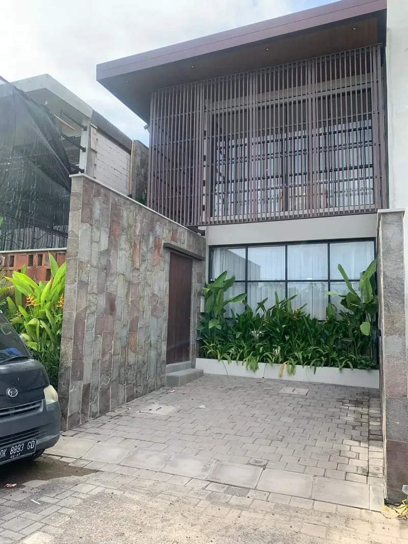 BRAND NEW 3 BR FULL FURNISHED VILLA IN CENTER BATUBOLONG CANGGU - Real Estate in Bali