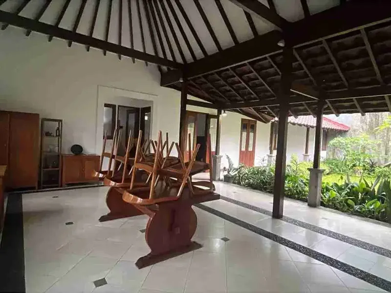 Disewakan Rumah 3 kamar luas 4 are di kawasan Elite Renon dengan halaman dan parkir luas - Real Estate in Bali