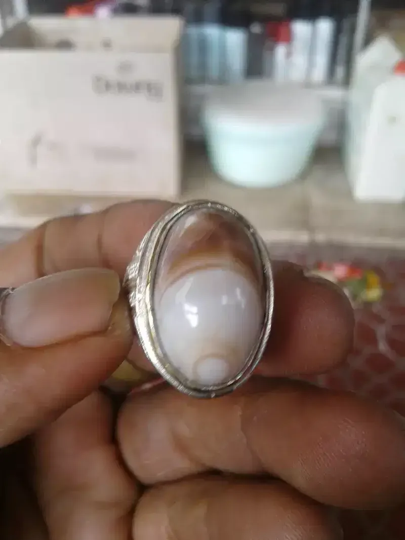Batu mata ada junjung derajatnya - Fashion in Bali