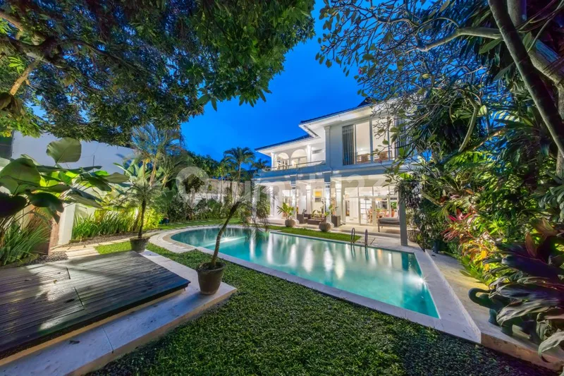 Villa Klasik Premium Siap Huni di Seminyak, Sudah Full Furnish - Real Estate in Bali