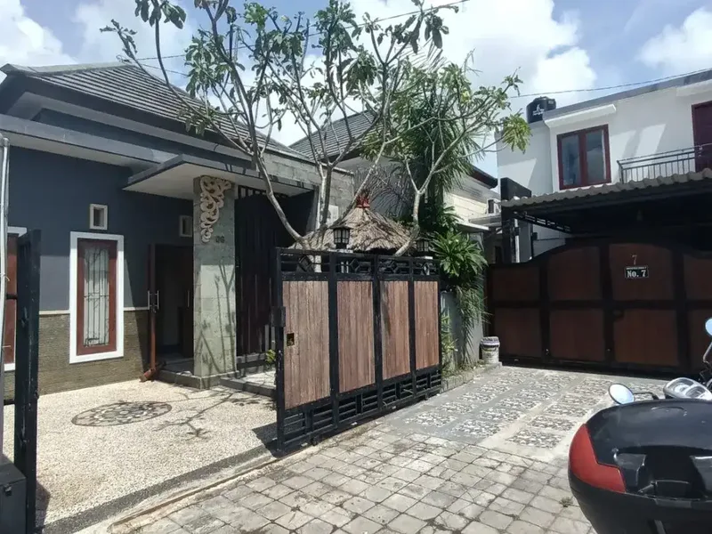 Rumah Modern Minimalis di Area Taman Griya Jimbaran Fasilitas Lengkap - Real Estate in Bali