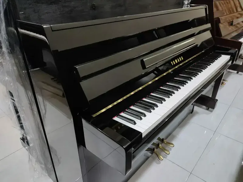 Piano Yamaha LU 110 seri tinggi - Hobbies & Sports in Bali