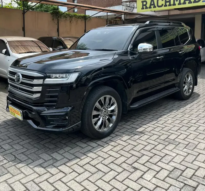 Toyota Land Cruiser VXR 2023 Hitam A/T 3.3cc - Vehicles in Bali