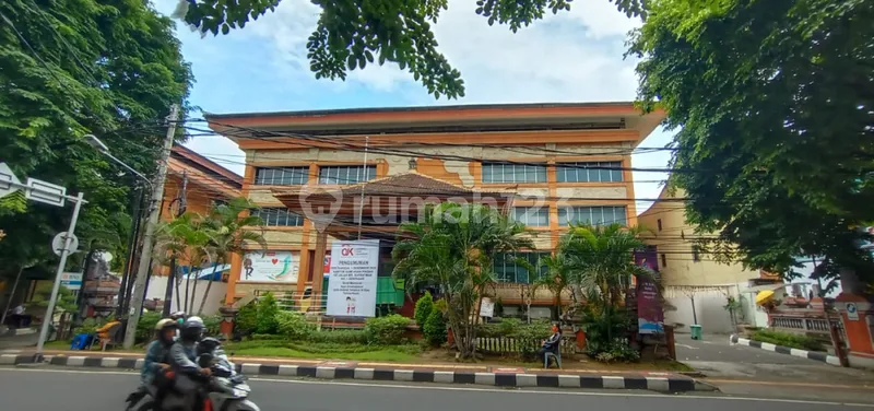 Gedung 4 Lantai di Jl Diponegoro Denpasar Kawasan Mall - Bali in Bali