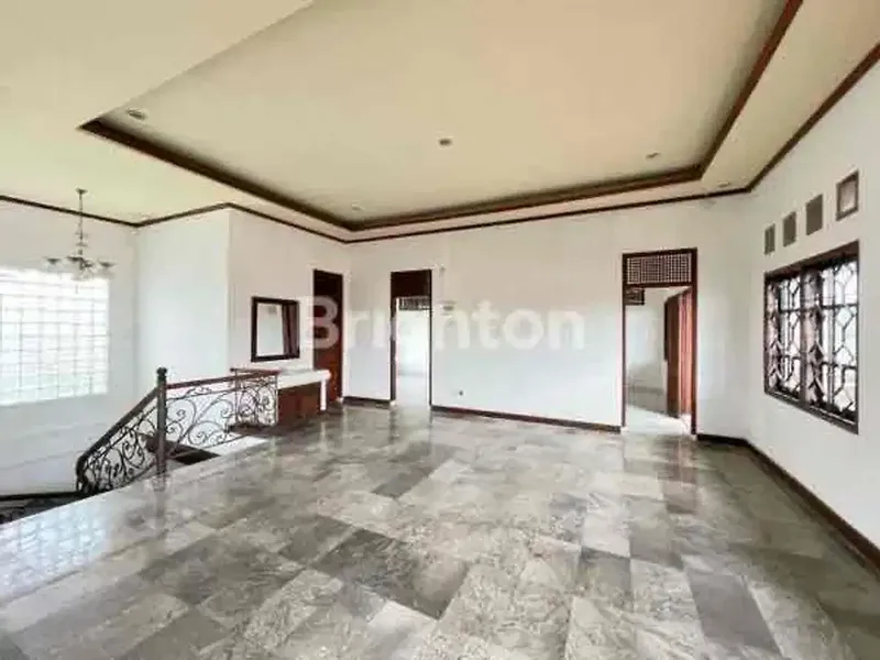 4 BR HOUSE UNFURNISHED IN TUKAD BALIAN ONLY 10 MINUTES TO MERTASARI BEACH SANUR - Bali in Bali