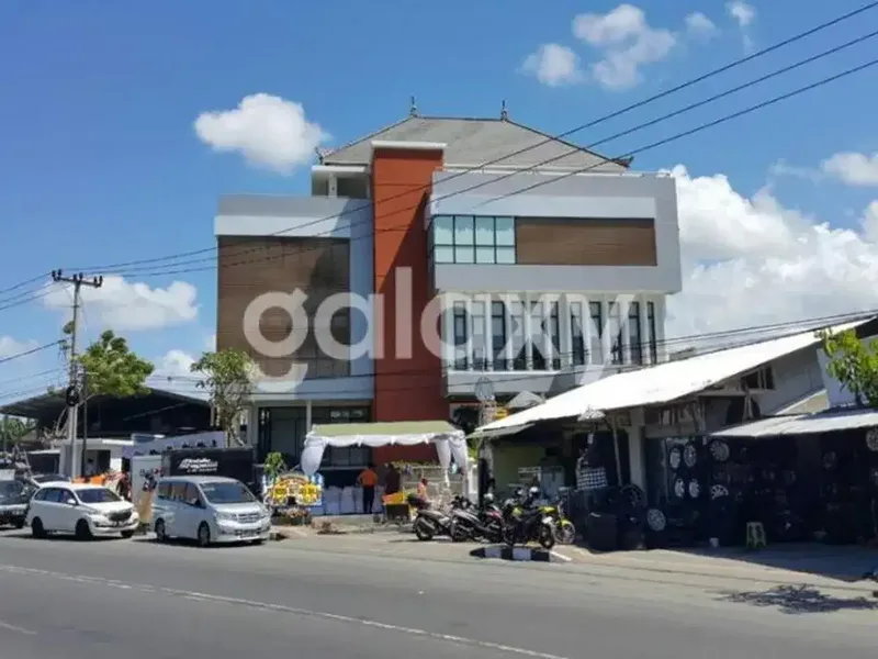 GEDUNG KOMERSIL 4 LANTAI DI MAHENDRADATTA PADANGSAMBIAN DENPASAR, BALI - Real Estate in Bali