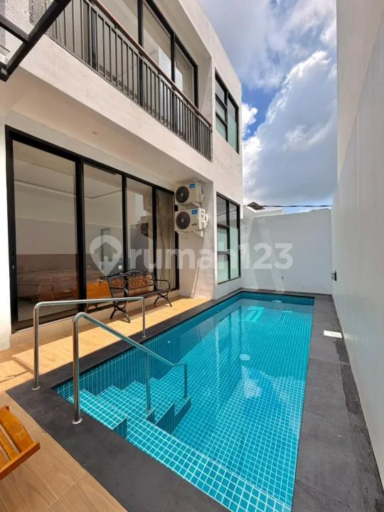 Sewa Villa Baru di Nusa Dua dengan Akses Jalan 12 Meter - Real Estate in Bali