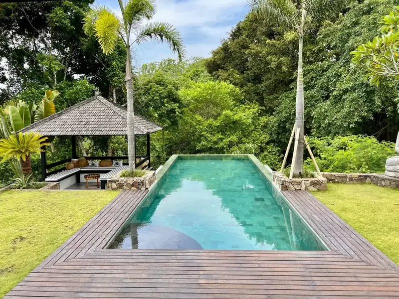 HIDDEN GEM 5 BEDROOMS MODERN TROPICAL STYLE JUNGGLE AND RIVER VIEW LOCATION AT MUNGGU - CANGGU - Real Estate in Bali