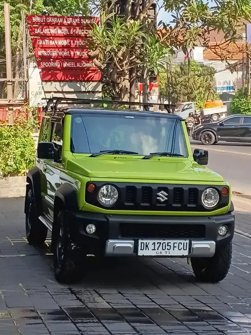 SUZUKI JIMNY 4X4 BENSIN 3 PINTU WARNA MENARIK - Vehicles in Bali