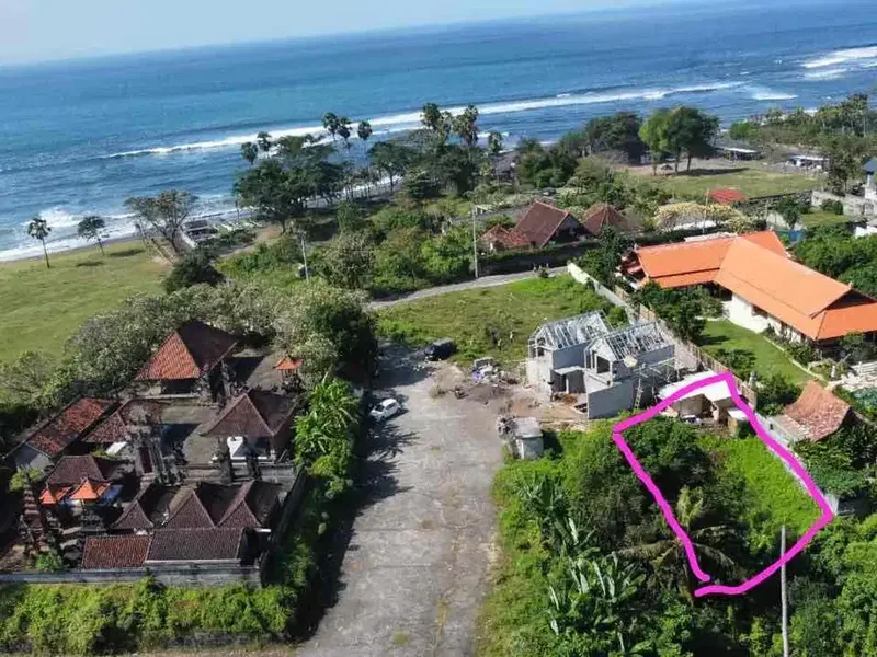 FOR SALE LAND ONLY 100 mtr TO THE BEACH IN SABA
Lokasi Pantai Saba / Peringan, Bali - Real Estate in Bali