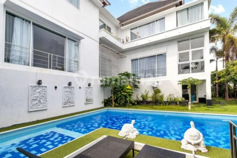 Luxury White Villa in Jimbaran with Garuda Wisnu Kencana View - Bali in Bali