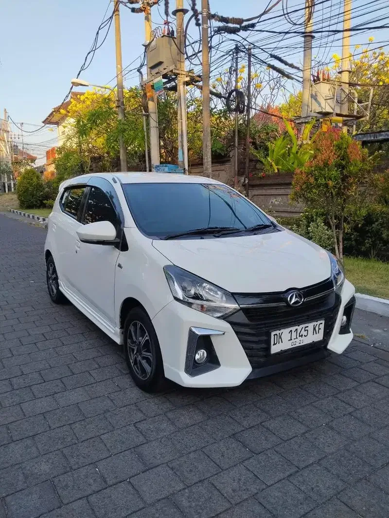 Daihatsu Ayla R 1.2 Matic Lowkm DP 5 JT - Vehicles in Bali