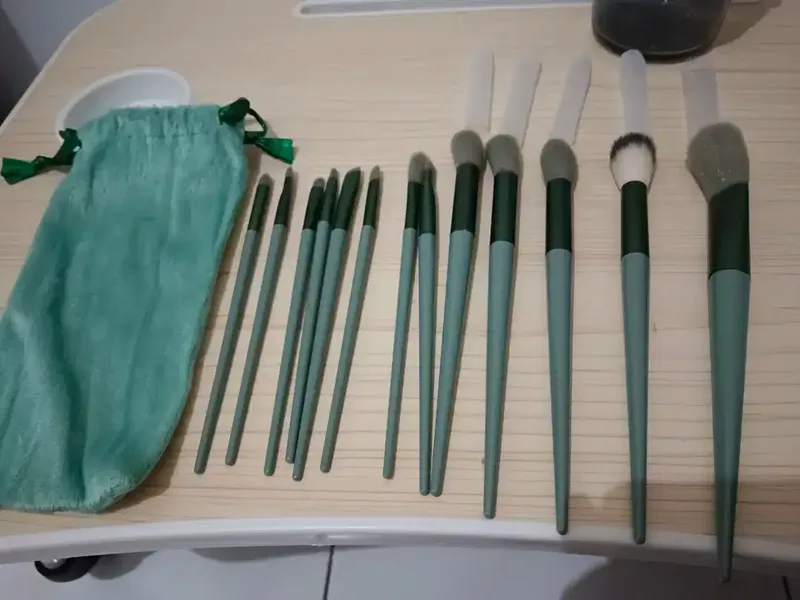 Paket Set Kuas Makeup isi13pcs Bulu tebal n halus,SageGreen Free pouch - Other in Bali